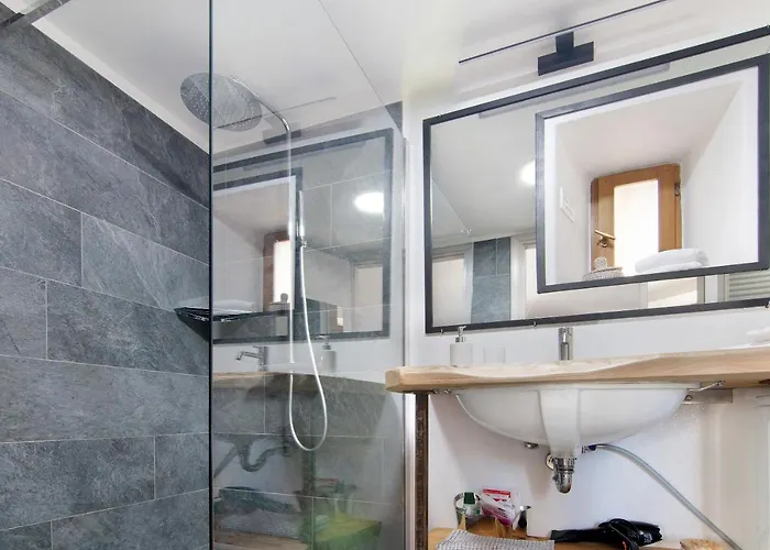 Renovated Barn Of The Year 1500 *